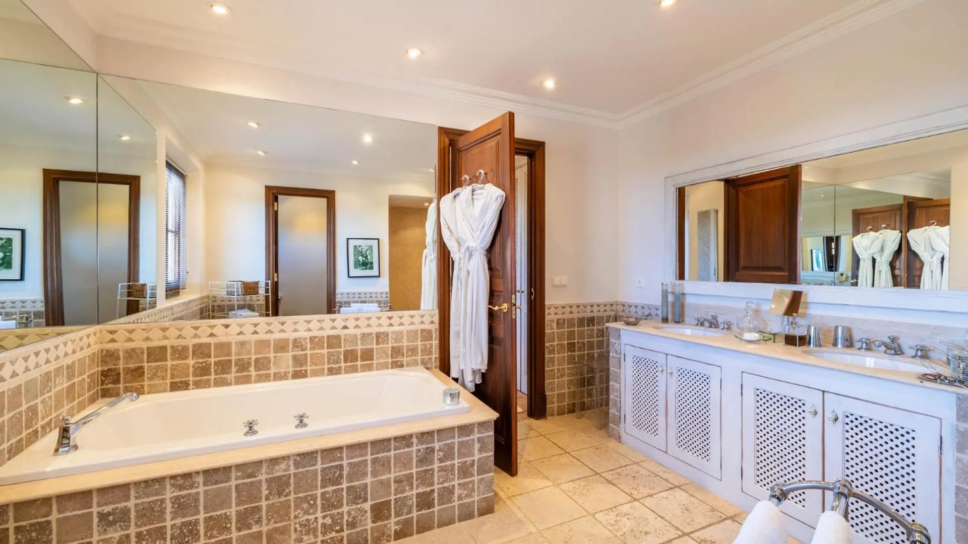 Residencia Baranda Alaro Villa