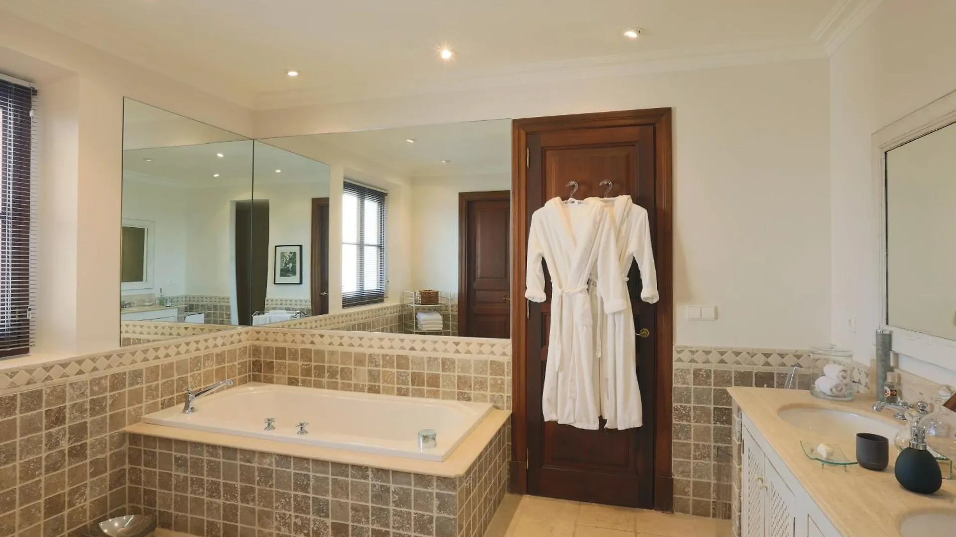 Residencia Baranda Alaro Villa
