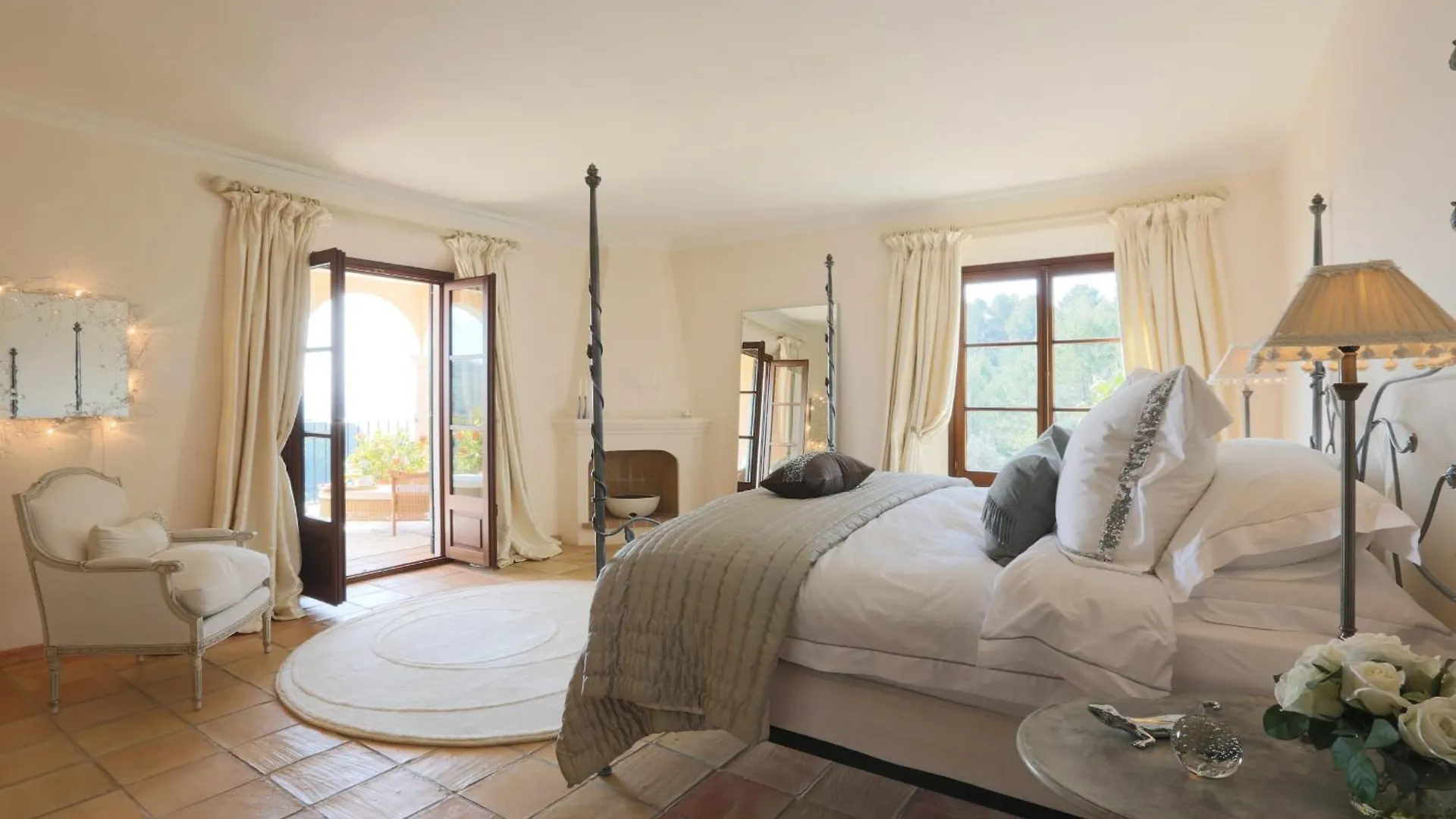 Residencia Baranda Alaro Villa
