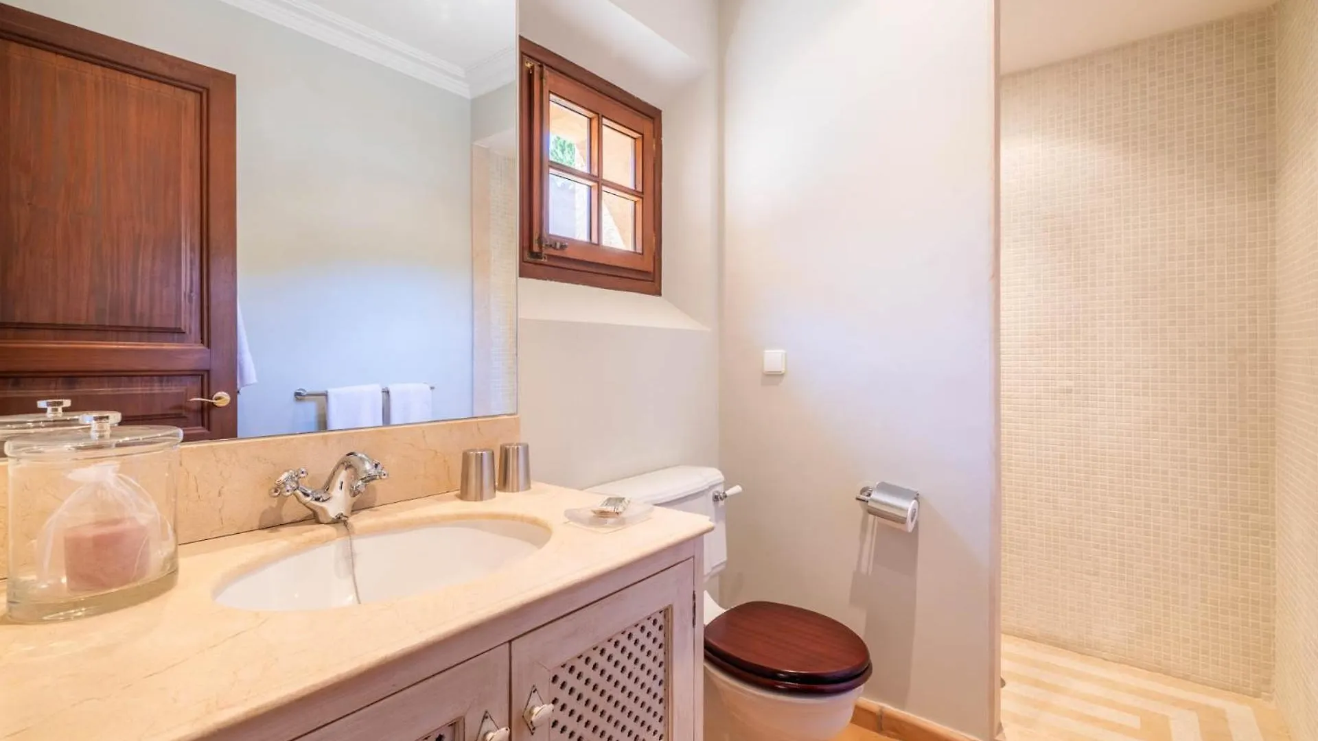 Residencia Baranda Alaro Villa