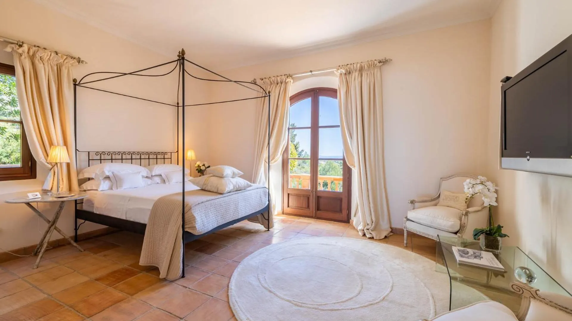 Residencia Baranda Alaro Villa